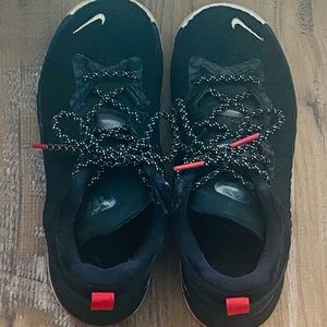 Boys Nike Lebron size 2